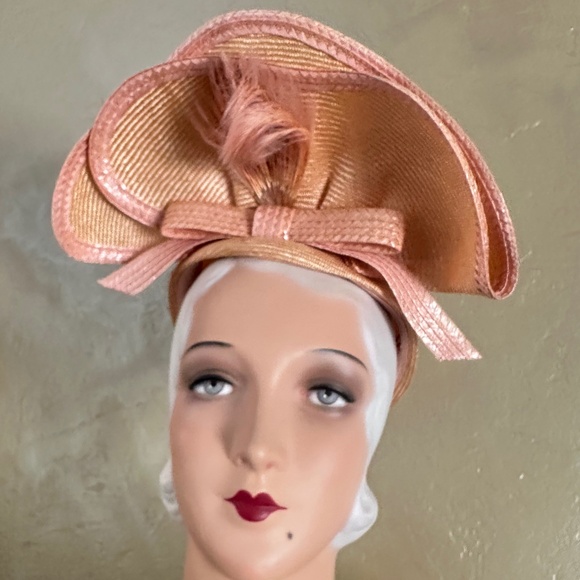 BEWITCHING 1960s\' GOLD COLOR STRAW + PINK EDGING, UPTURNED BRIM + CURLY FEATHERS main image 11